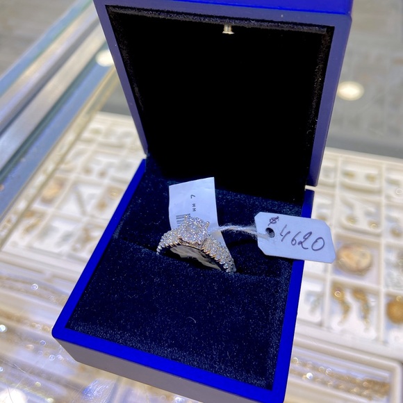 𝕯𝖎𝖆𝖒𝖔𝖓𝖉 𝖗𝖎𝖓𝖌 𝖁𝖁𝕾 𝕯𝖎𝖆𝖒𝖔𝖓𝖉𝖘 💎 - Picture 1 of 2